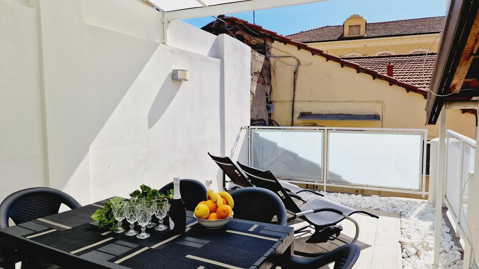 Apartment Homeholidaysanremo - Luxe & Glamour