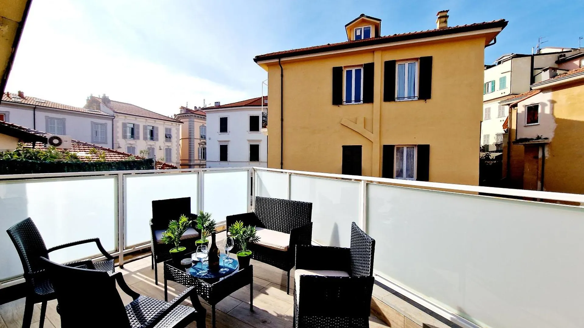 Apartment Homeholidaysanremo - Luxe & Glamour